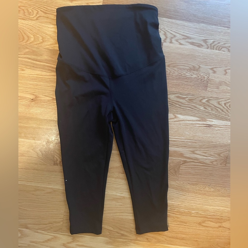 Kimi & Kai Maternity 3/4 Length Leggings